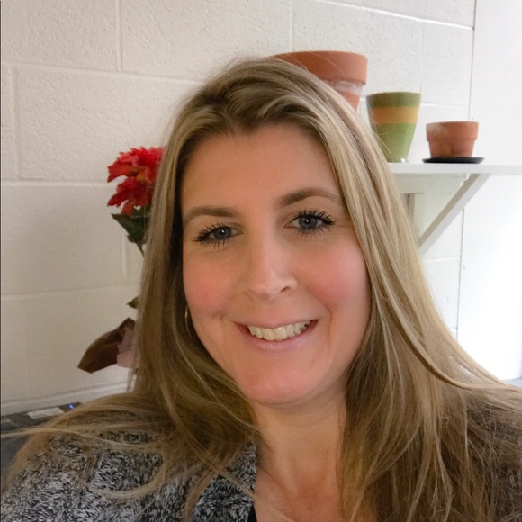 Meet your Posher, Aileen - Picture 1 of 1